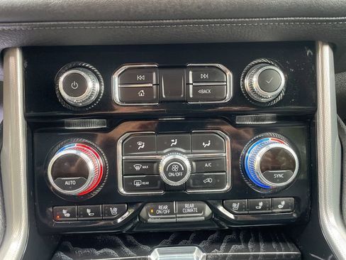 Used 2024 GMC Yukon XL Denali image 31