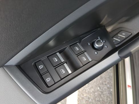 Certified 2025 Audi Q3 2.0T Premium w/ Convenience Package image 18