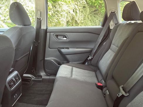 Used 2025 Nissan Rogue SV FWD image 18
