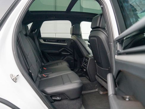 Used 2025 Porsche Cayenne image 23