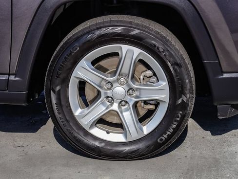 Used 2024 Jeep Compass Latitude AWD/4WD image 11
