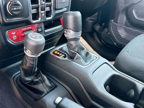 Used 2023 Jeep Wrangler Unlimited Rubicon 4xe w/ Cold Weather Group AWD/4WD image 18