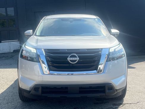 Used 2025 Nissan Pathfinder SV AWD/4WD image 18