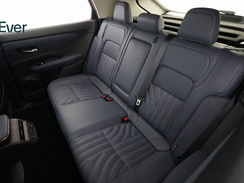 Used 2023 Nissan Ariya image 10