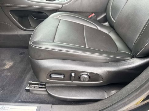 Used 2021 GMC Acadia SLT w/ Elevation Edition FWD image 18