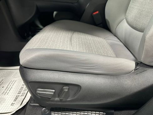 Used 2025 Toyota Sienna LE FWD image 12