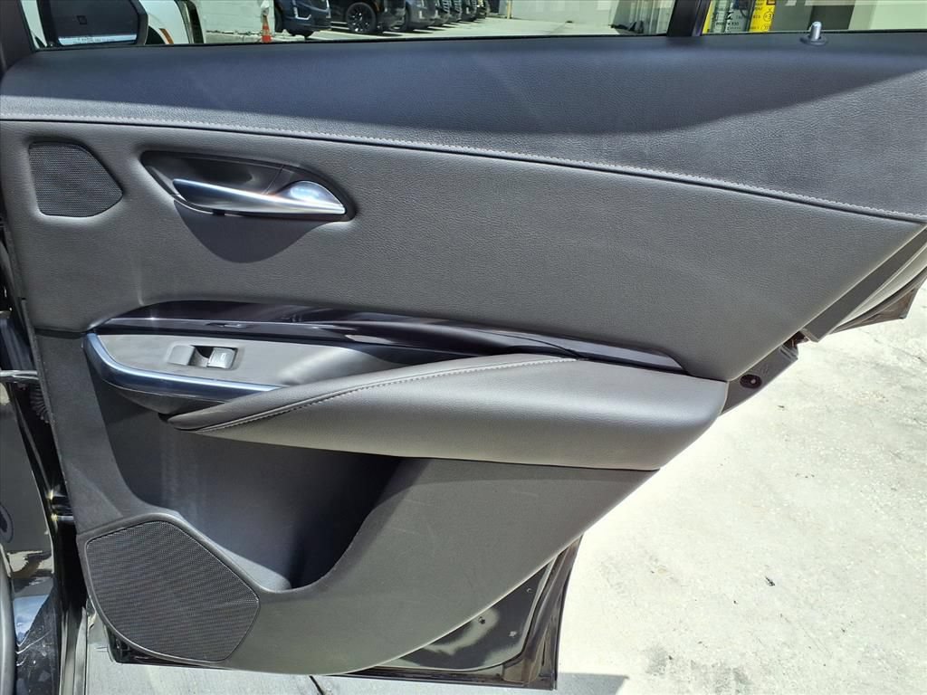 Used 2022 Cadillac XT4 Luxury w/ Cold Weather Package FWD image 12