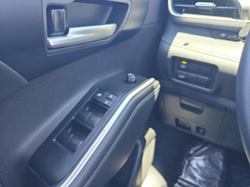 Certified 2026 Toyota Highlander XLE AWD/4WD image 23