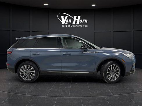 Used 2025 Lincoln Corsair Reserve w/ Towing Package AWD/4WD image 2