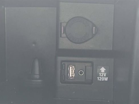 Used 2014 Toyota Camry L image 21