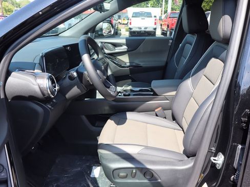 New 2027 Chevrolet Equinox LT w/ Convenience Package II FWD image 4