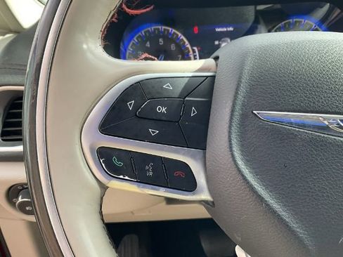 Used 2017 Chrysler Pacifica Limited FWD image 28