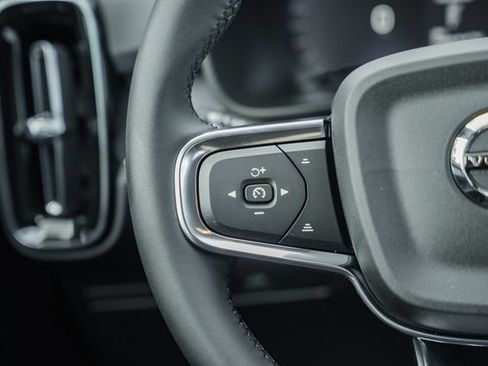 New 2026 Volvo XC40 B5 Ultra w/ Climate Package AWD/4WD image 30
