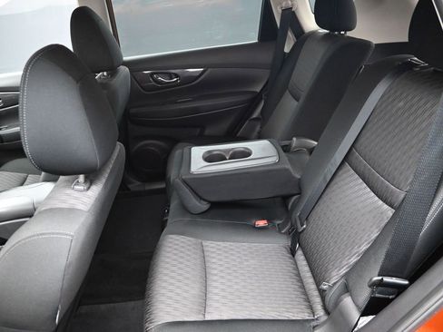 Used 2020 Nissan Rogue SV image 14