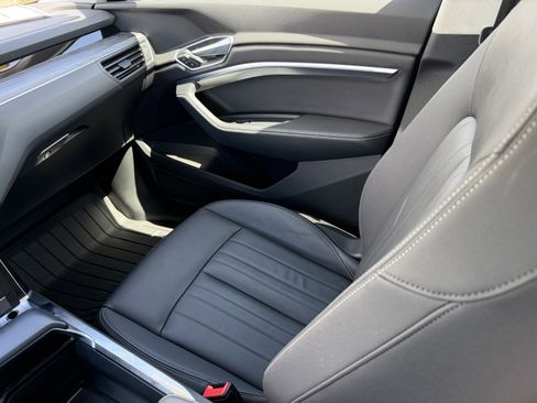 Used 2022 Audi e-tron Premium image 16