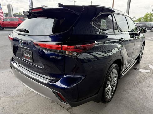 Used 2024 Toyota Highlander Platinum AWD/4WD image 6