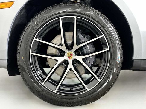 New 2026 Porsche Macan image 33