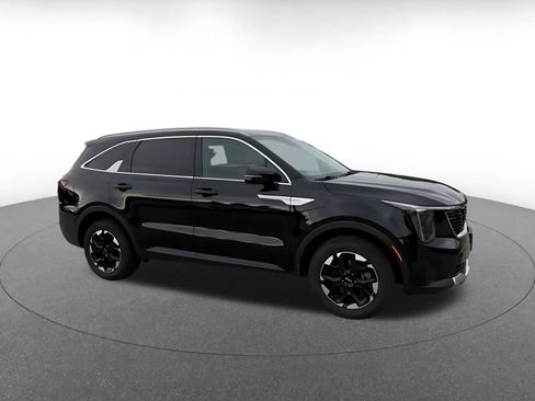 Used 2024 Kia Sorento S AWD/4WD image 2