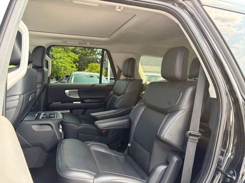 Used 2025 Ford Expedition Platinum AWD/4WD image 18