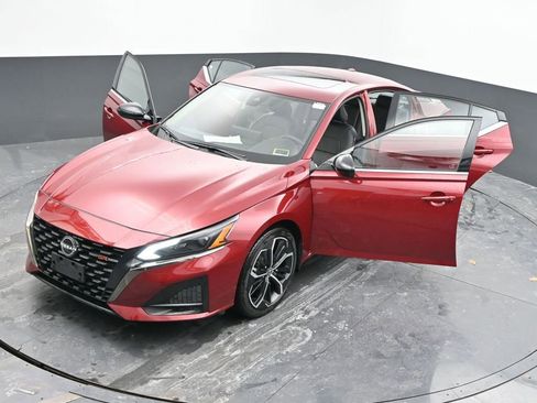 Used 2024 Nissan Altima 2.5 SR w/ SR Premium Package image 66