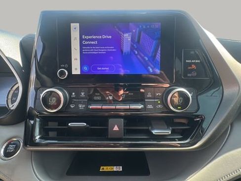 Used 2023 Toyota Highlander XLE FWD image 16
