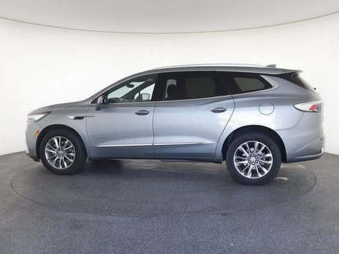 Used 2023 Buick Enclave Avenir image 6