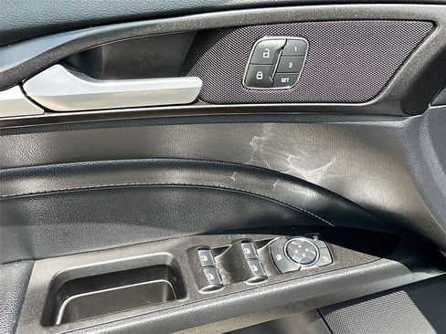 Used 2019 Ford Fusion Titanium FWD image 18
