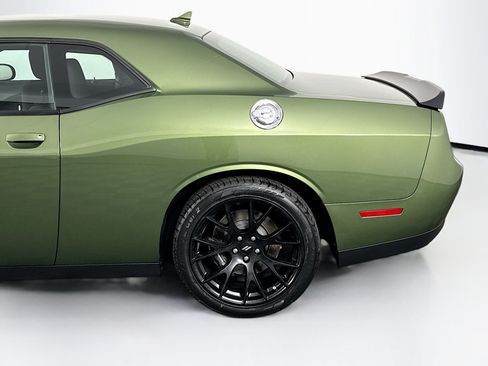 Used 2018 Dodge Challenger R/T Scat Pack w/ Dynamics Package RWD image 38