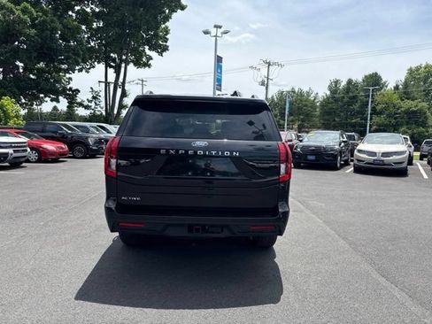 Used 2025 Ford Expedition Active AWD/4WD image 7