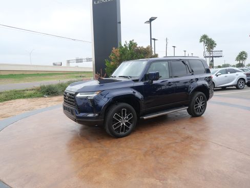 Used 2025 Lexus GX 550 image 6