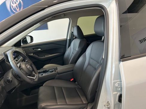 Used 2024 Nissan Rogue SL image 13