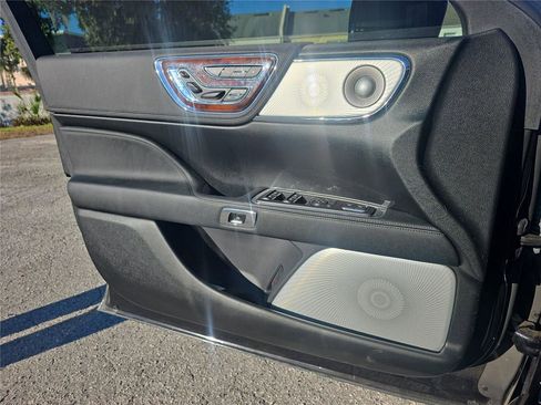 Used 2020 Lincoln Continental Reserve w/ Luxury Package image 15