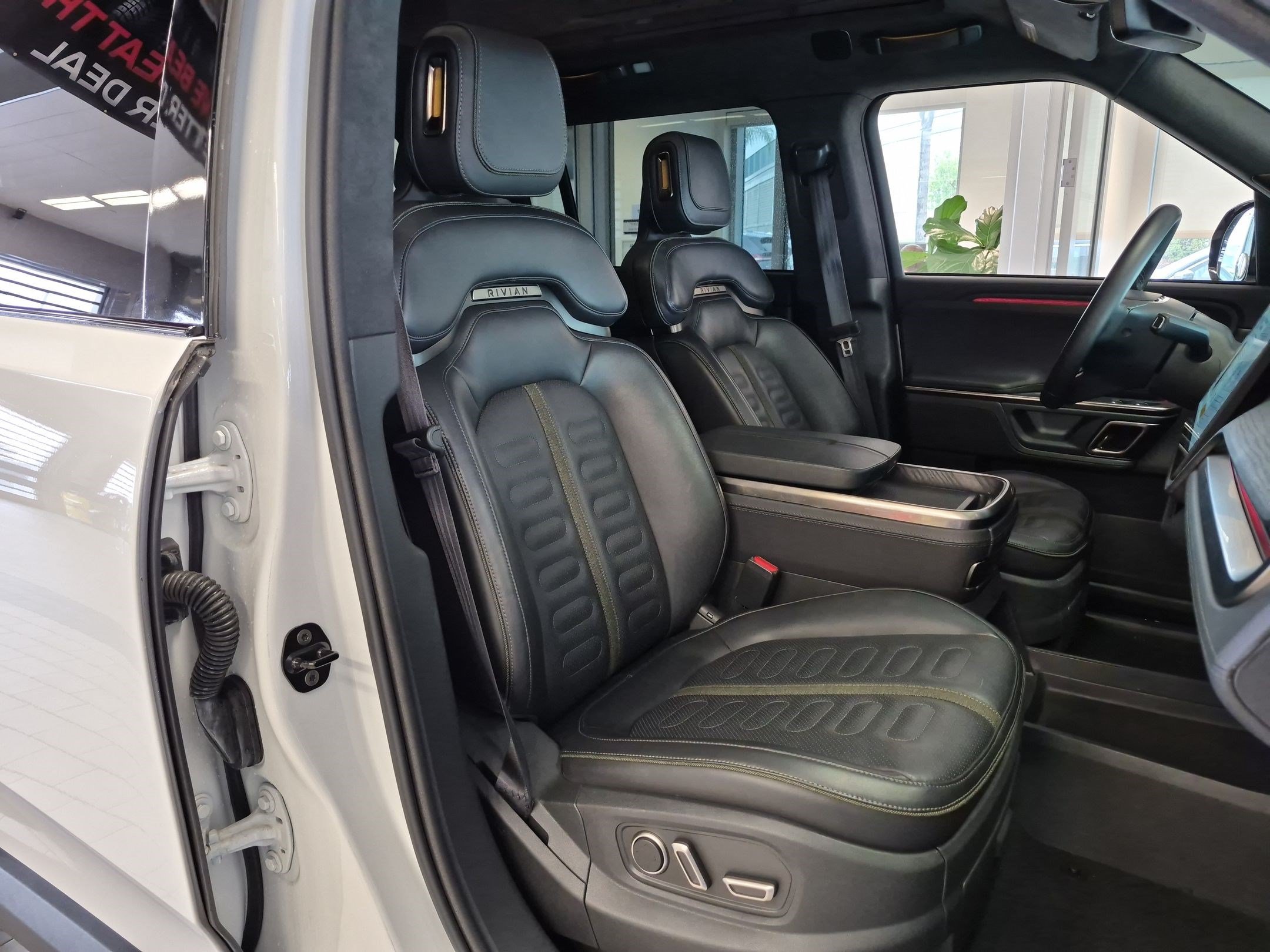Used 2024 Rivian R1S Adventure Quad AWD/4WD image 31