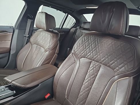 Used 2018 BMW 540i xDrive image 14