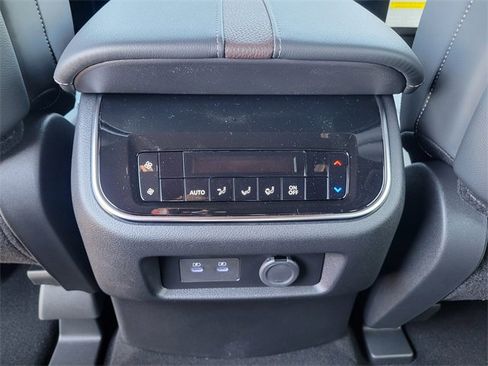 New 2025 Nissan Armada SL w/ Captain's Chari Seat Package image 5