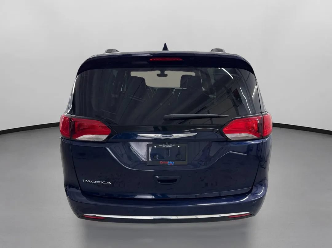 Used 2019 Chrysler Pacifica Touring-L FWD image 8