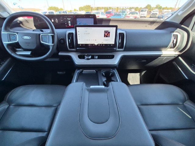 Used 2025 Ford Expedition Active AWD/4WD image 17