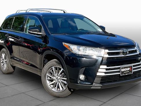 Certified 2017 Toyota Highlander XLE AWD/4WD image 3