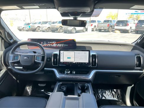 New 2026 Ford Expedition Platinum image 25