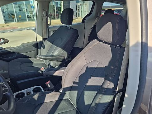 Used 2017 Chrysler Pacifica LX w/ Tire & Wheel Group image 21