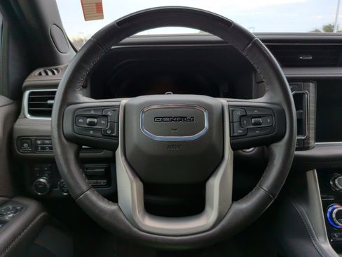 Used 2024 GMC Yukon Denali w/ Advanced Technology Package image 21