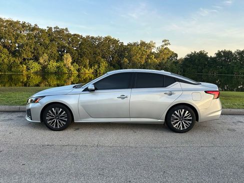 Used 2023 Nissan Altima 2.5 SV FWD image 3