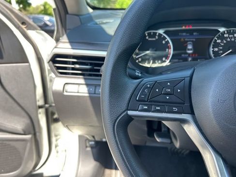Used 2025 Nissan Altima 2.5 SV FWD image 19