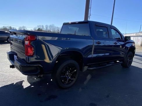 Used 2023 Chevrolet Silverado 1500 Custom Trail Boss w/ LPO, Dark Essentials Package image 4