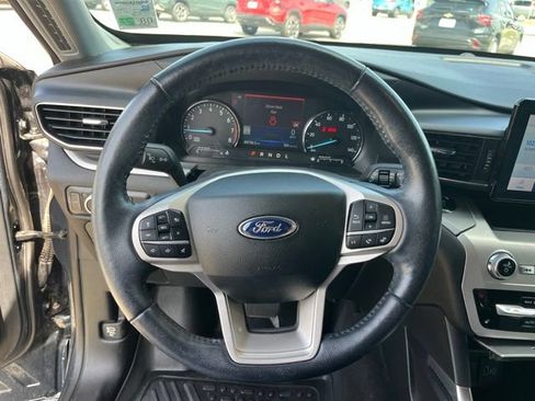 Used 2022 Ford Explorer XLT w/ Equipment Group 202A RWD image 17