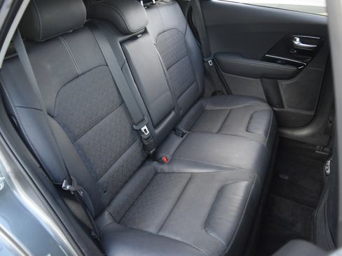 Used 2018 Kia Niro EX FWD image 9