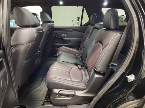 Certified 2025 Honda Pilot Black Edition image 24