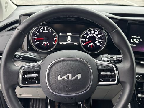 Used 2024 Kia Carnival EX image 21
