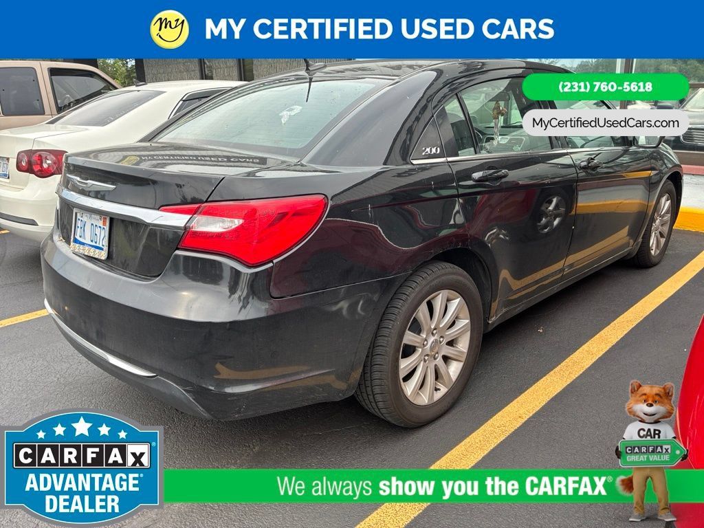Used 2012 Chrysler 200 Touring FWD image 4