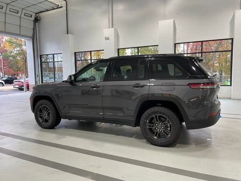 New 2024 Jeep Grand Cherokee Trailhawk w/ Advanced Protech Group II image 9